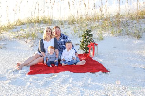 Christmas Pajama Beach Pictures, Florida Christmas Photoshoot, Christmas Photos On Beach, Holiday Beach Photos Christmas Cards, Hawaii Christmas Photos, Christmas Pictures At The Beach, Christmas Beach Photoshoot Family, Florida Christmas Pictures, Beach Family Christmas Photos