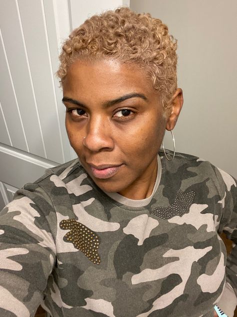 Rose Gold Pixie Haircut Black Women, Ash Blonde Short Hair Black Women, Blonde Twa Black Women, Honey Blonde Twa, Honey Blonde Pixie Haircut Black Women, Honey Blonde Pixie Cut, Curly Twa, Tapered Hairstyles, Ash Blonde Short Hair