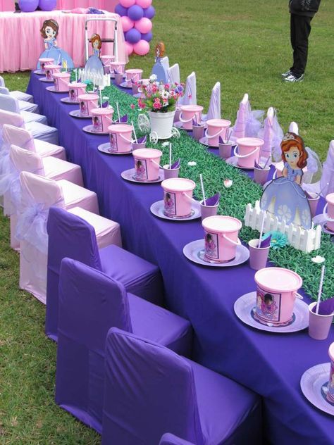 Loving the table settings at this gorgeous Sofia the First birthday party! See more party ideas and share yours at CatchMyParty.com Sofia Birthday Party Ideas, Princess Sofia Birthday Party Ideas, Princess Sofia Birthday, Princess Sofia Party, Sofia The First Party, Sofia The First Birthday Party, Princesa Sophia, Sofia Party, Disney Princess Birthday Party