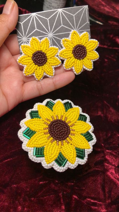 Beaded Sunflower Earrings, Beaded Sunflower, Earrings Diy Handmade, Native American Beadwork Patterns, Seed Bead Jewelry Patterns, Beaded Flowers Patterns, Native Beading Patterns, Hand Beaded Embroidery, Beaded Earrings Native