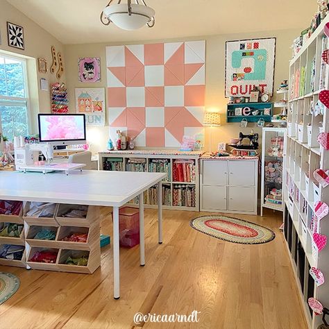 Organization Sewing Room, Sewing Studio Ideas Inspiration, Professional Sewing Studio, Sewing School Studio, Home Office Sewing Room Combo, Cozy Sewing Room, Sewing Room Inspiration Small Spaces, Dream Sewing Room, Sewing Room Layout Ideas