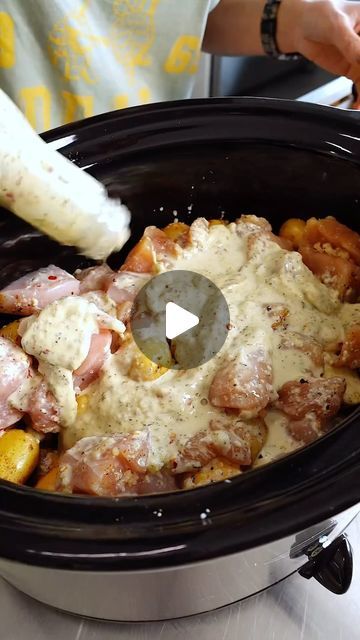 Wild Wings Garlic Parmesan Sauce, Garlic Chicken And Potatoes, Wings Garlic Parmesan, Garlic Chicken Crockpot, Parmesan Sauce Recipe, Crockpot Chicken And Potatoes, Nicole Mclaughlin, Parmesan Garlic Chicken, Crockpot Chicken Parmesan