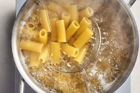 It’s faster and easier. Pasta Boiling, Recipe Hacks, Cooking Pasta, Splatter Guard, Pasta Pasta, Cooking Hacks, How To Cook Rice, Cooking Lessons, Food Tips