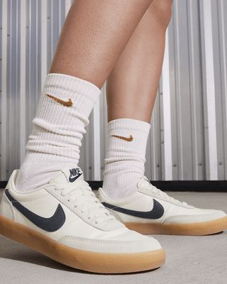 Inspired by our original tennis shoe, the Killshot 2 gets updated with fresh palettes and mixed materials like soft suede and smooth leather. To prove you're on top, the gum rubber sole adds the cherry on bottom. Shown: Sail/Gum Yellow/Midnight Navy Style: FZ5630-102 Nike Killshot 2 Outfit Women, Nike Kill Shot 2, Killshot 2 Outfit, Nike Killshot 2 Outfit, Nike Style, Navy Style, Navy Fashion, Nike Fashion, Summer Events