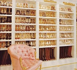 Mariah Carey shoes Celebrity Closets, Beautiful Closets, Walk In Closet Design, Dream Closets, Pink Chair, Closet Inspiration, Olivia Palermo, Closet Space, Closet Designs