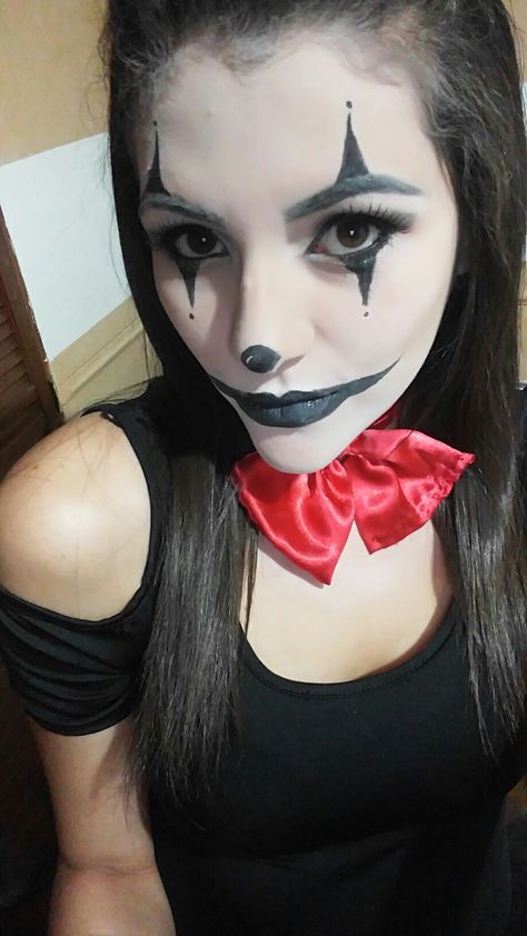 #clown #makeup #black-and-white #halloween #Halloweencostume #easy Black And White Clown Makeup Easy, Black White Clown Makeup, Easy Clown Face Paint, Clown Makeup Black And White, White Face Halloween, Black And White Halloween Makeup, Easy Clown Costume, Black Clown Makeup, Black And White Clown Makeup