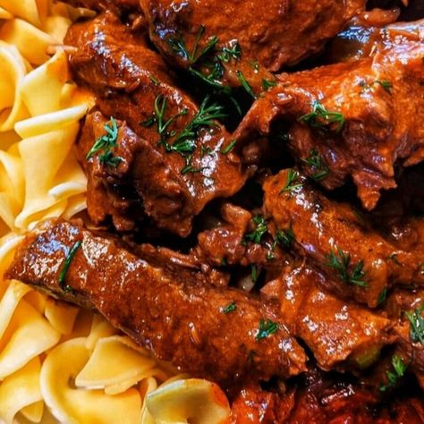 Austrian Goulash - Jamil Ghar Austrian Goulash, German Goulash, Boneless Short Ribs, Goulash Recipes, How To Cook Beef, German Recipes, Caraway Seeds, Mashed Cauliflower, Goulash