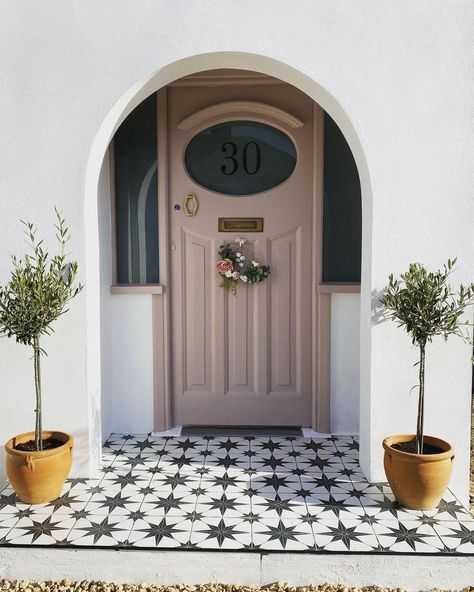 Black And White Hall Floor Tiles, Tiled Doorstep, Tiled Front Door Step, Front Door Tiles, Doorstep Tiles, Tiles Entrance, Art Deco Floor Tiles, Tiled Porch, Porch Tiles