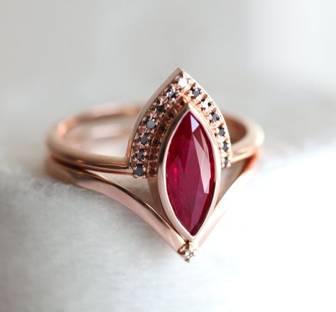 Ruby Ring Designs, Red Crystal Ring, Ruby Ring Set, Wedding Finger, Original Engagement Rings, Natural Ruby Ring, Red Stone Ring, Ring Rosegold, Colored Engagement Rings