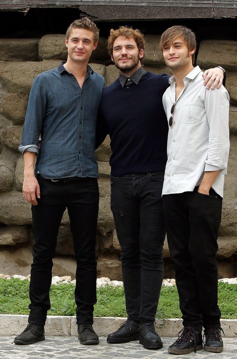 Sam had his arms around Douglas and Max Irons at the Rome photocall for Posh in September 2014. Hot British Actors, Max Irons, Maxon Schreave, Douglas Booth, British Celebrities, Sam Claflin, Actors Male, Looking Dapper, British Men