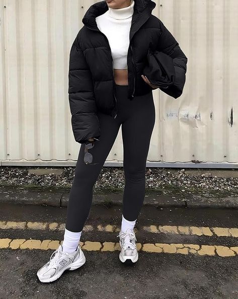 Crop Winter Jacket, Kryz Uy Outfits, Black Cropped Puffer Jacket Outfit, Cute Puffer Jacket Outfits, Gray Puffer Jacket Outfit, Outfit With Puffer Jacket, Black Cropped Jacket Outfit, Shiny Puffer Jacket Outfit, Short Puffer Jacket Outfit