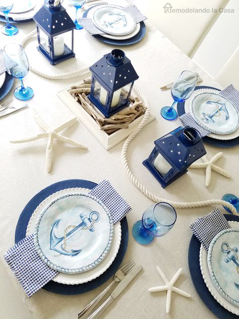 Remodelando la Casa: Blue and White Coastal Tablescape Blue And White Coastal, Summer Table Settings, Deco Marine, Nautical Table, Beach Table, Tafel Decor, Baseball Decor, Decor Ikea, Nautical Baby Shower