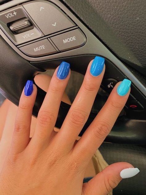 Jul 8, 2020 - This Pin was discovered by Tonya Henning. Discover (and save!) your own Pins on Pinterest Ocean Blue Nails Short, Short Nails Acrylic Color Ideas, Beachy Short Nails, Fun Blue Nails, Virgo Nails, Multicoloured Nails, Vibe Nails, Nail Inspired, Time Nails