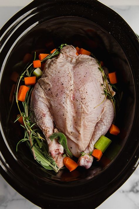 Whole Chicken Bone Broth, Bone Broth Slow Cooker, Best Chicken Stock Recipe, Slow Cooker Chicken Broth, Whole Chicken Soup, Slow Cooker Whole Chicken, Chicken In The Slow Cooker, Chicken Bone Broth Recipe, Chicken Soup Crockpot