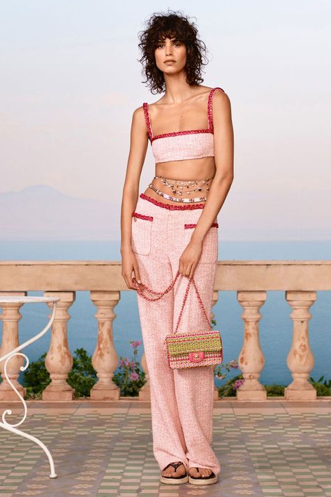 See Chanel's Full Cruise 2021 Collection Chanel 2021, Moda Chanel, Chanel Resort, Mode Chanel, Chanel Cruise, Chanel Collection, Cruise Collection, Bag Chanel, Resort 2020