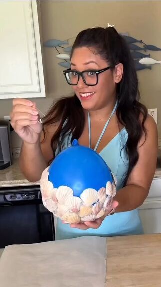 I used a balloon to help me glue the seashells together to form a DIY bowl or vase. Let me show you how easy this was to create. Seashell Crafts For Kids, Diy Stamped Concrete, Seashell Bowl, Beach Crafts For Kids, Pallet Wood Coffee Table, Getting Rid Of Mice, Paper Mache Bowls, Shells Diy, Diy Bowl