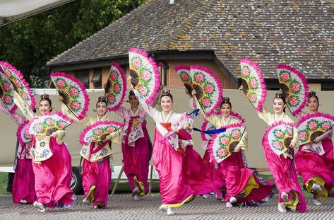 Korean Festival, Art Of Korea, South Korea Culture, Fan Dance, April 25, Dance Performance, Just Dance, Image Photography, South Korean