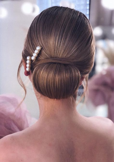 Gorgeous wedding updo hairstyles perfect for ceremony and reception - Classic Elegant bridal hairstyle ,wedding hairstyles #weddinghair #hairstyles #updo #bridalhair #promhairstyle #texturedupdo #messyupdo Wedding Updo Hairstyles, Classic Updo, Bridal Hair Updo, Elegant Wedding Hair, Classic Hairstyles, Updo Hairstyles, Wedding Hairstyles Updo, Wedding Updo, Classic Elegant