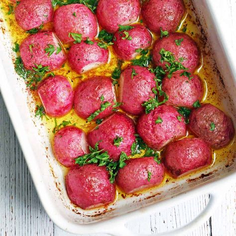 Roasted Radishes with Butter and Garlic - Healthy Recipes Blog Roasted Radishes Recipe, Radishes Recipe, Simple Eating, Roasted Radishes, Radish Recipes, Keto Candy, Garden Vegetables, Daniel Fast, Vegetarian Snacks