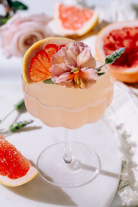 Bubbly French Blonde | The Social Sipper Angelica Aesthetic, French Blonde, Cocktails Aesthetic, Healthy Cocktail Recipes, Vodka Cocktail, Colorful Cocktails, Juniper Berries, Summer Loving, Liquid Diet