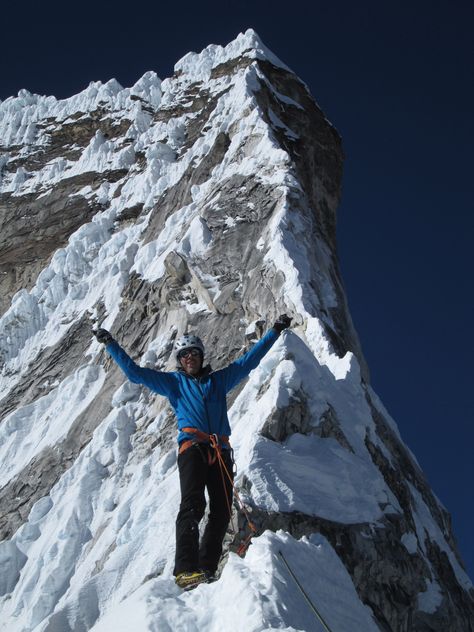 Nepal's Ama Dablam➰One of my favorite Mountains...extremely beautiful. Gunung Everest, Everest Mountain, Climbing Everest, Monte Everest, Zhangjiajie, Ice Climbing, Mountain Climbing, Skydiving, Camping Experience