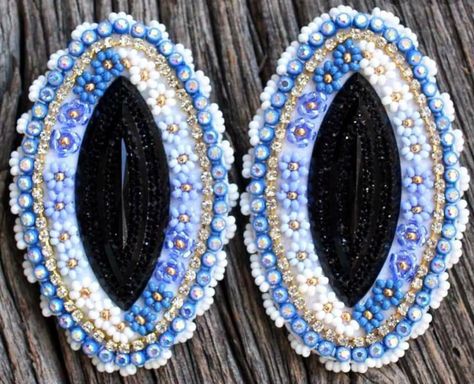 Métis Beading, Cindy Lu, Cab Earrings, Beaded Earrings Native American, Bead Hat, Flat Earrings, Glass Bead Crafts, Beautiful Beaded Earring, Native Beading