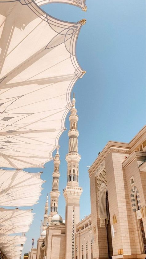 Lockscreen Mekkah Aesthetic, Masjid Nabawi Aesthetic Wallpaper, Masjid Nabawi Aesthetic, Medina Wallpaper, Islamic Backgrounds, Mecca Madinah, Masjid Nabawi, Fesyen Islam, Medina Mosque