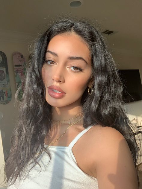 Cindy Kimberly of Spain on Twitter: "CEO of frizzy hair… " Katerina Petrova, Cindy Kimberly, Makati, Dream Hair, Aesthetic Hair, Bra Styles, Looks Vintage, Dark Hair, Pretty Face