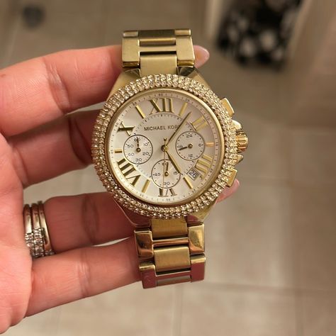 Mk Watch Women Gold, Classy Womens Watches, Trendy Watches Women Fashion, Minimalist Watch Women, Elegant Watches Women, Casio Watch Women, Casio Vintage Watch, Cartier Watches Women, Watches Women Simple