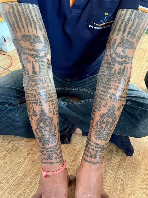 Thai Arm Tattoo, Bhuddist Tattoo, Thai Sleeve Tattoo, Taoist Tattoo, Lao Tattoo Ideas, Laos Tattoo, Tattoo Thai Style, Lao Tattoo, Roman Numeral Tattoo Font