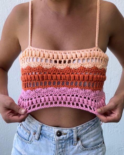 Crochet Shirts, Crochet Blouse Free Pattern, Top Crop Tejido En Crochet, Crochet Blouses, Crochet One Piece, Colorful Crochet, Crochet Design Pattern, Rainbow Crochet, Crochet Goodies