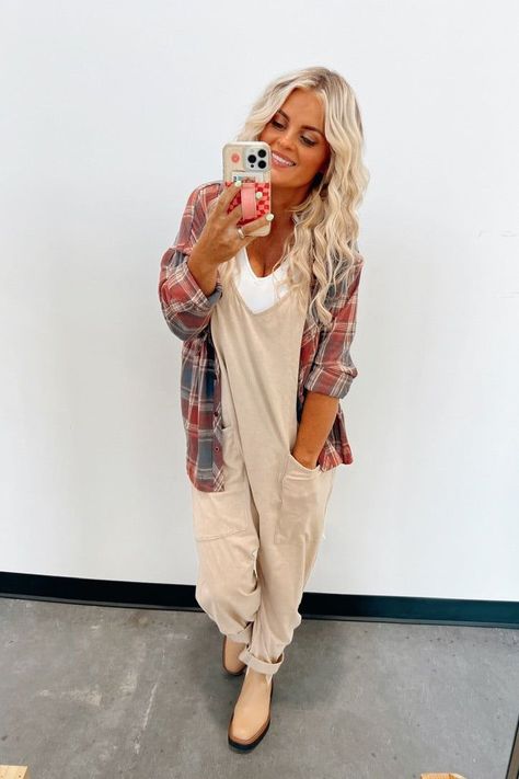 Farmgirl Outfits Casual, Oversized Jumpsuit Outfit Winter, Causal Teacher Outfits Summer, Cute Summer Fall Transition Outfits, Thanksgiving Vacation Outfits, Baggy Jumpsuit Outfit Winter, Amazon Jumpsuit Outfit, Farmhouse Outfits For Women, What To Wear With A Jumpsuit