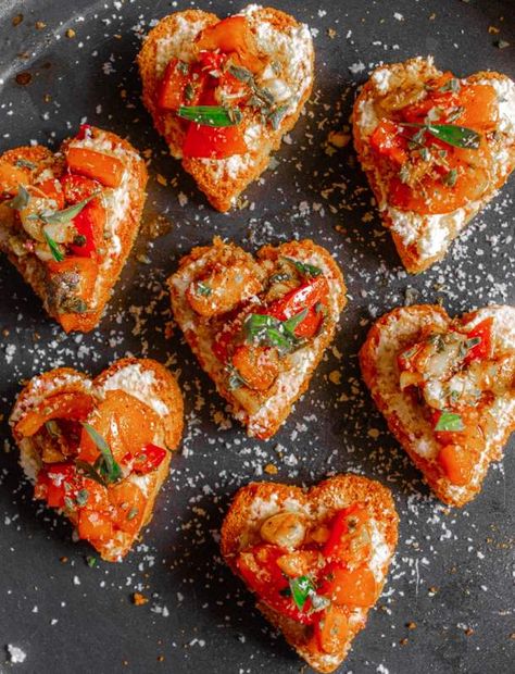 Heart Shaped Quiche, Heart Shape Appetizer, Heart Shaped Party Food, Galentines Party Meal, Valentine Party Appetizers, Valentines Recipes Appetizers, Valentines Food Ideas Party Appetizers, Valentines Starters, Italian Valentines Dinner