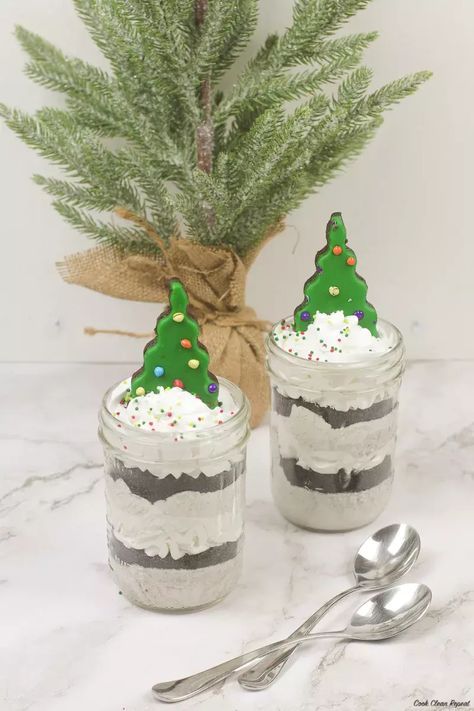 "These delightful Christmas dirt cups are a delicious pudding treat that's sure to be a hit with everyone. They're a perfect addition to your holiday gatherings and a great option to share with friends and family. If you're searching for a no-bake dessert that captures the festive spirit of the holidays, this Jolly Holiday Dirt Cups is the answer. Rest assured, despite the name, there's no actual dirt involved in these treats. With layers of whipped topping, pudding, and brownies, they're Sandwich Cookies Christmas, Dirt Cups, Christmas Sprinkles, Chocolate Sandwich Cookies, Jolly Holiday, Whipped Topping, Sandwich Cookies, Vegetarian Chocolate, Holiday Gathering