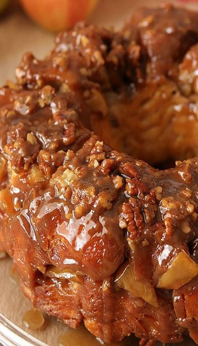 Pecan Monkey Bread, Apple Monkey Bread, Easy Sticky Buns, Canned Biscuit, Easy Monkey Bread, Canned Biscuits, Biscuit Dough, Sticky Buns, Monkey Bread