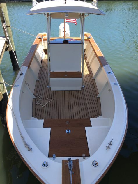 24' Tolman Jumbo Skiff (2014) - Worldwide Classic Boat Show Center Console Fishing Boats, Aluminum Trailer, Classic Boat, Wood Boats, Photo Maps, Classic Boats, Boat Building, Power Plant, Show Photos