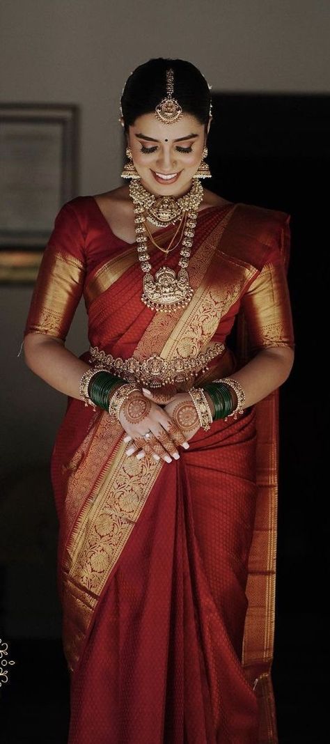 Konkani Bride, Konkani Wedding, Minimal Mehendi, Kerala Hindu Bride, Mehendi Bride, Kerala Wedding Saree, Jewellery Minimal, South Indian Wedding Saree, South Indian Bride Saree