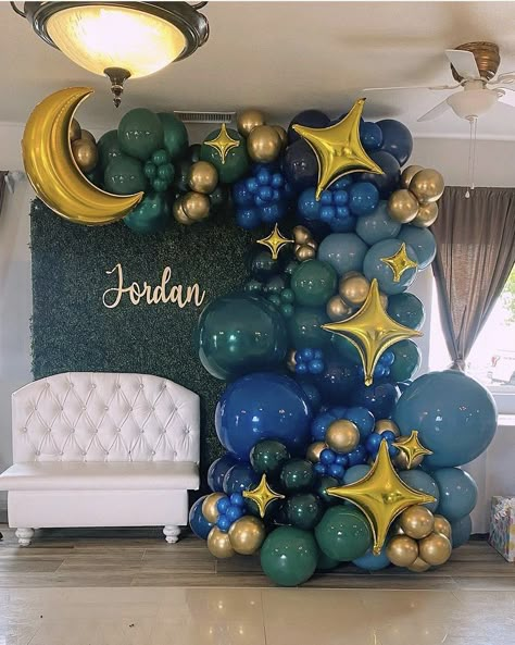 Balloon Garland With Number Balloon, Baloon Decoration Idea At Home, Deco Ballon, Home Decor Ideas Kitchen, Wallpapers Home, Idee Babyshower, Balloon Garland Diy, Moon Baby Shower, Home Decor Painting