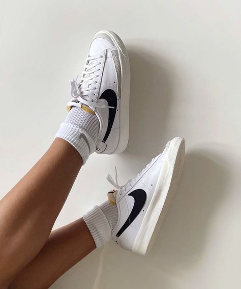 Nike Blazer Low Women Outfit, Nike Blazers Outfit, Nike Blazer Low 77, White Culture, Nike Blazer Low, Sneaker Trend, Blazer Low, Cute Nike Shoes, Fresh Shoes