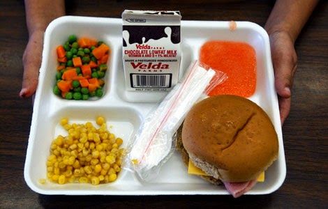 What's for Lunch in School around the world? Scooby Doo Fruit Snacks, Prison Food, School Cafeteria Food, 90s Food, Cafeteria Food, Gross Food, Fun Dip, Whats For Lunch, School Cafeteria