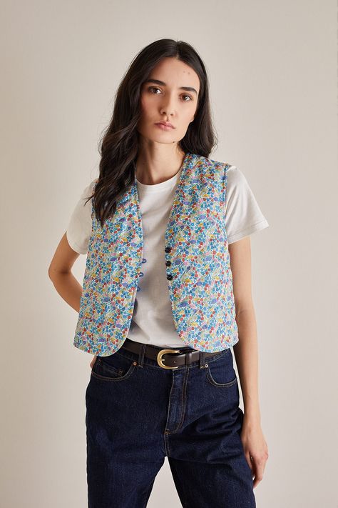 Quilted vest made with Liberty Fabrics technical fabric. Quilted Vest Pattern, Quilted Vest Outfit, Gilet Outfit, Quilt Vest, Vest Quilted, Love In Italy, Wardrobe Building, Liberty Fabrics, Regent Street