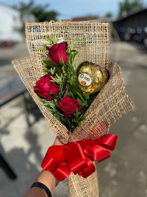 Roses And Chocolate Gift Flower Bouquets, Chocolate And Roses Bouquet, Rose Bouquet With Chocolate, Rose And Chocolate Bouquet, Flower And Chocolate Bouquets, Chocolate And Flower Bouquet, Bokay Flowers, Small Chocolate Bouquet, Red Roses And Chocolate