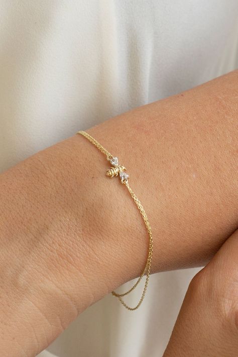 Bee Bracelet, Evil Eye Necklace Gold, Animal Bracelet, Couples Bracelet, Gift Valentines Day, Gold Armband, Gold Bee, Casual Jewelry, Stylish Bracelet