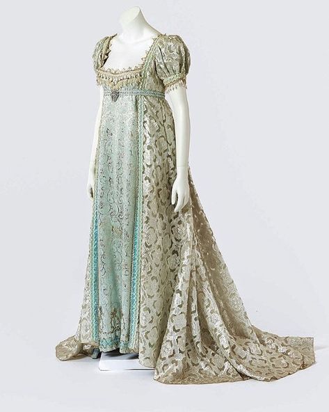 138 Likes, 0 Comments - Julia Bennet (@julia.bennet.writes) on Instagram: “Beautiful costume from a production of the opera War and Peace, 1973.  #regencycostume…” Sergei Prokofiev, Moda Medieval, Istoria Modei, Gaun Abad Pertengahan, Historical Gowns, Regency Gown, Regency Era Fashion, 1800s Fashion, Regency Dress