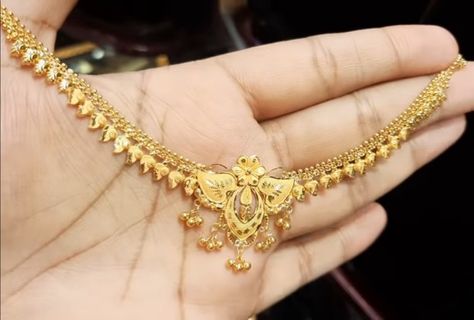 15grams Gold Necklace Designs, Plain Gold Necklace Designs, Bride Gold Jewellery, Plain Gold Necklace, Kim Aesthetic, Simple Gold Bangle, Latest Gold Ring Designs, Simple Necklace Designs, Gold Jewelry Design