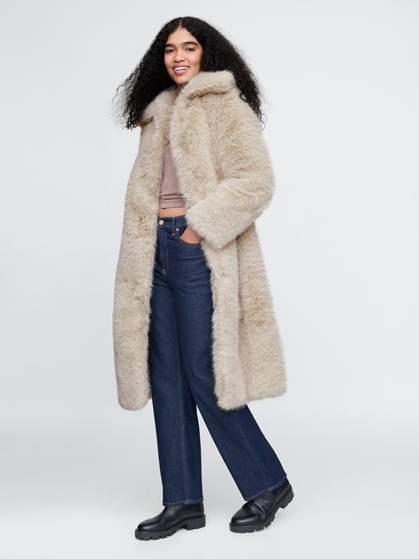 Soft faux fur coat.  Over Leopard Print Faux Fur Coat Outfit, Faux Fur Coats Outfit, Winter Coat Trends, Paris And Nicole, York Christmas, Xmas 2024, Coat Trends, Trends For 2024, Nice Outfits