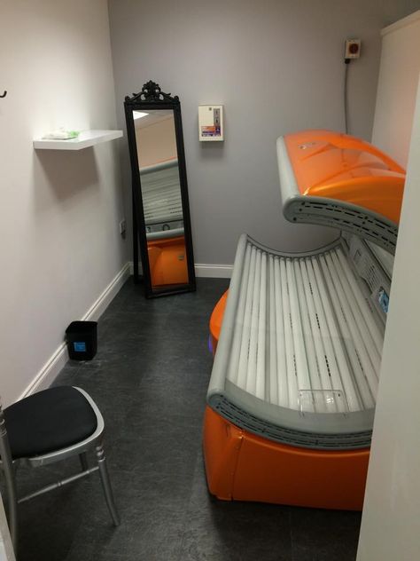 Sunbed Room Tanning Room Ideas Decor, Home Tanning Salon, Tanning Studio Decor, Tanning Salon Decor Ideas, Tanning Salon Decor Interiors, Tanning Bed Rooms Decor, Tanning Bed Rooms, Tanning Bed Rooms At Home, Sunbed Shop Interior