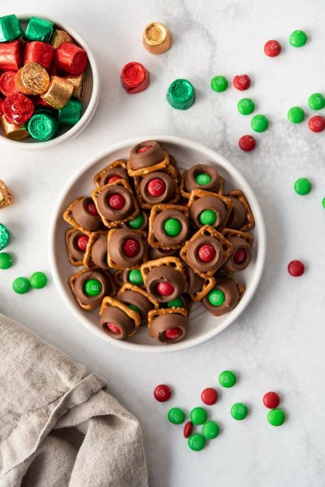 Pretzel Rolo Pecan, Rolo Treats, Rolo Pretzel Treats, Rolo Pretzel Turtles, Pretzels Christmas, Pretzel Rolo, Cookies Pretzel, Pretzel Christmas, Pretzel Turtles