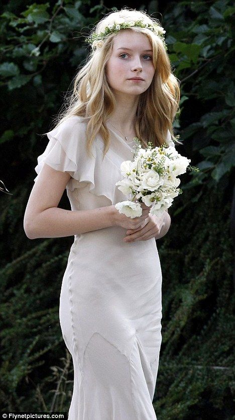 hair Kate Moss Wedding, Emily Ratajkowski Style, Sister Bridesmaid, Lottie Moss, Lucky Blue Smith, Toni Garrn, Formal Fashion, Hippie Wedding, Anja Rubik