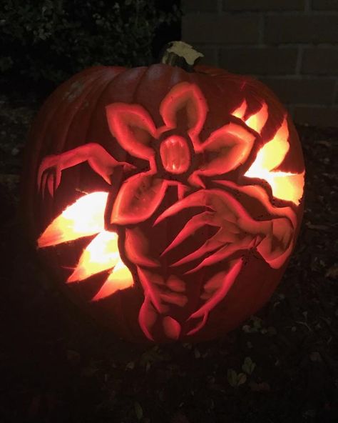 Stranger Things on Instagram: “Have a Hawkins Halloween. (pumpkin by reddit user Jaxdallas) #StrangerThings #Netflix” Hawkins Halloween, Stranger Things Pumpkin, Stranger Things Costume, Stranger Things Halloween, Lantern Ideas, Pumpkin Carving Ideas, Stranger Things Season 3, Pumpkin Carving Templates, Stranger Things Art